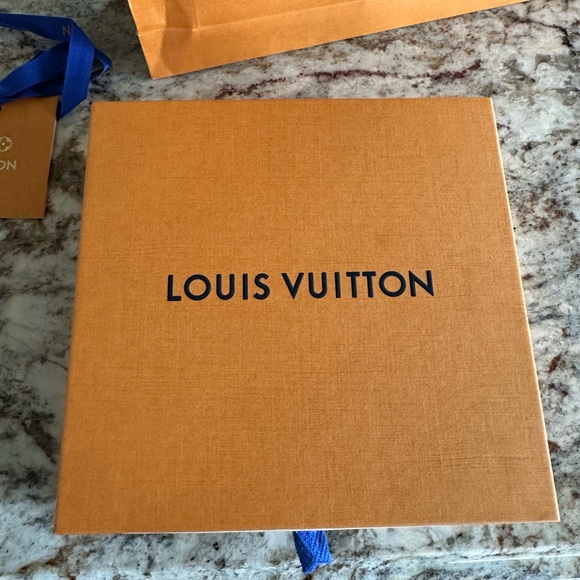 Louis Vuitton leather wallet - Picture 11 of 11